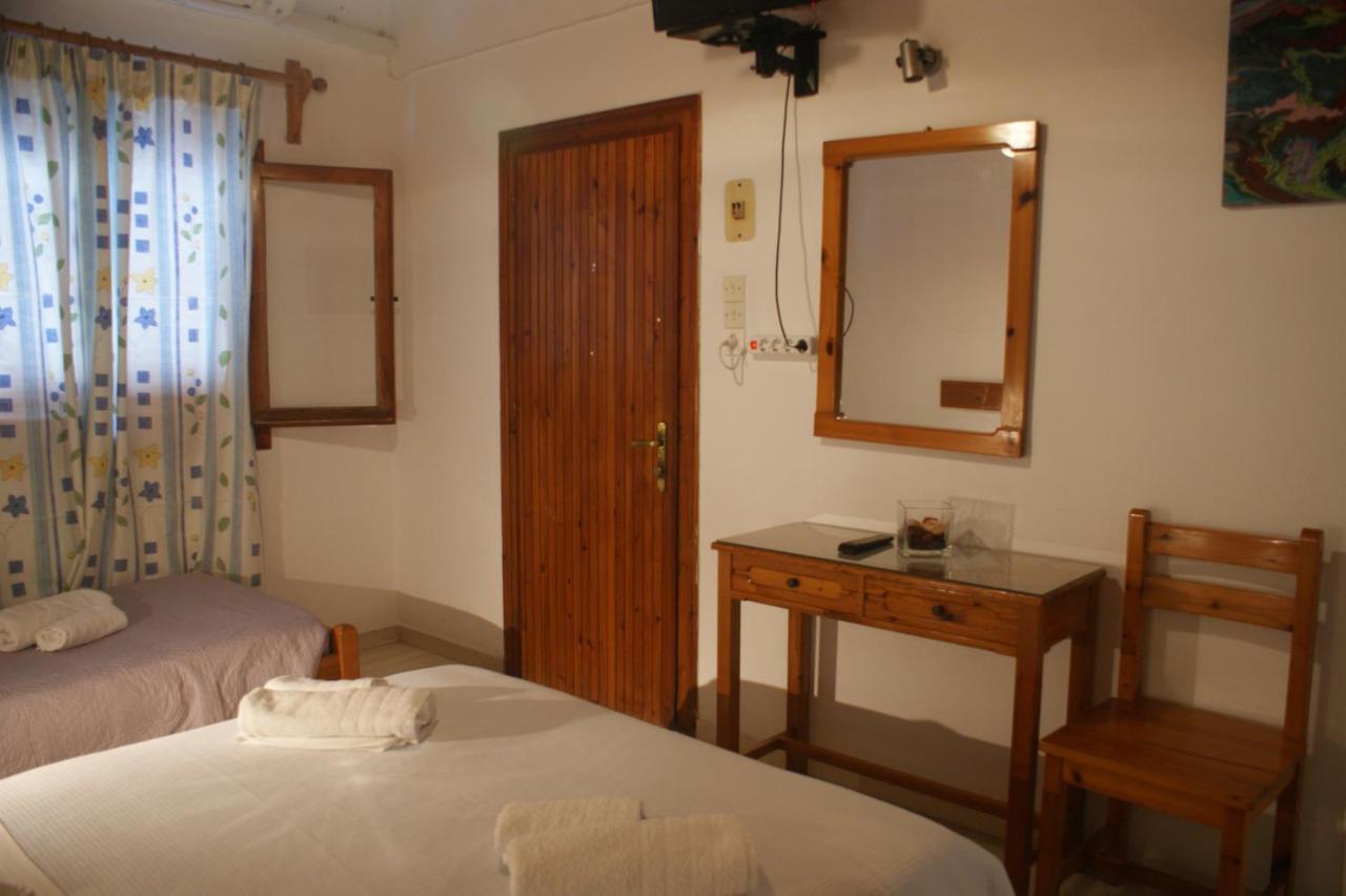 Hotel Eleftheria Parikia  Bagian luar foto