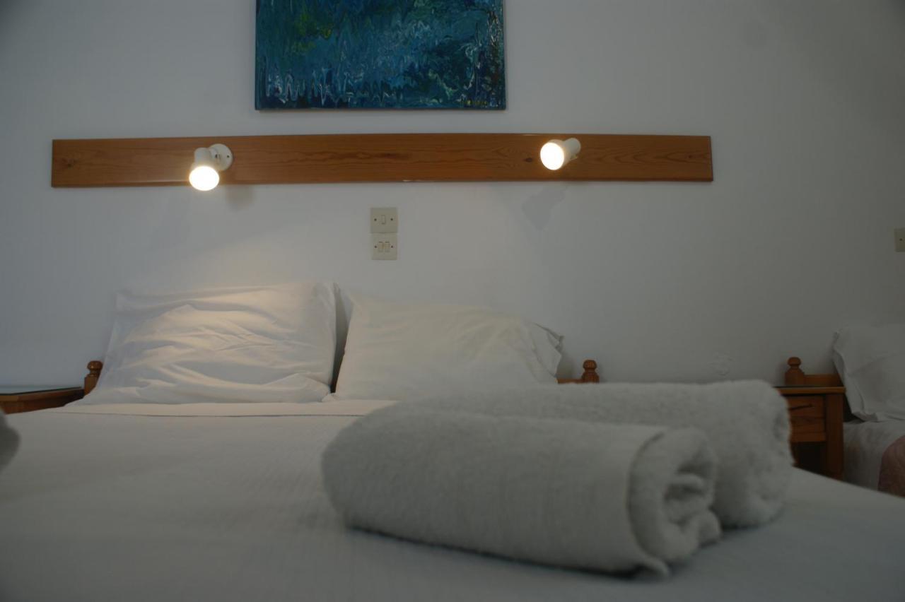 Hotel Eleftheria Parikia  Bagian luar foto