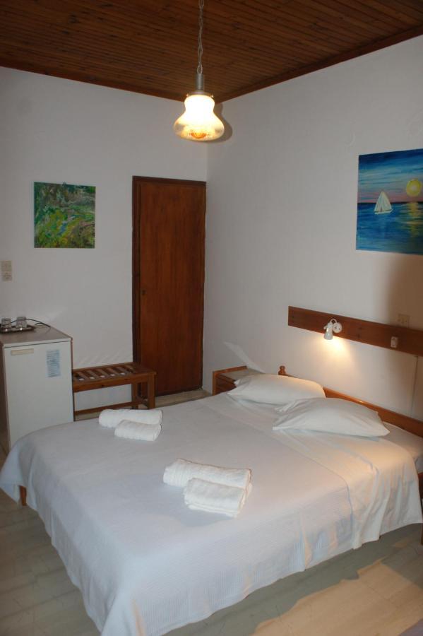 Hotel Eleftheria Parikia  Bagian luar foto