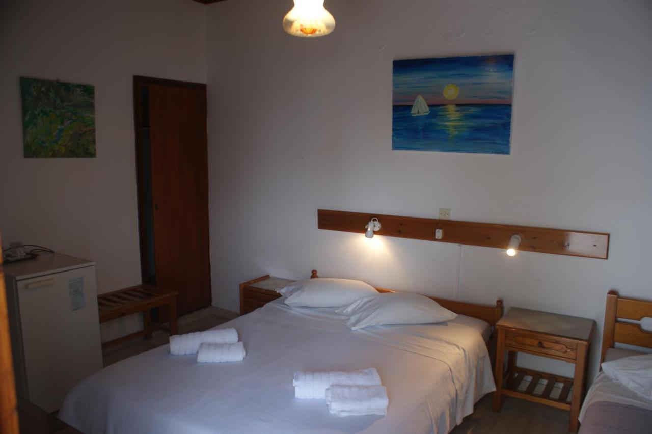 Hotel Eleftheria Parikia  Bagian luar foto