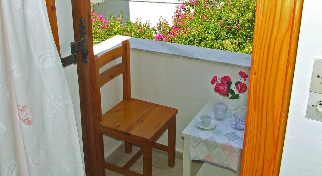 Hotel Eleftheria Parikia  Bagian luar foto