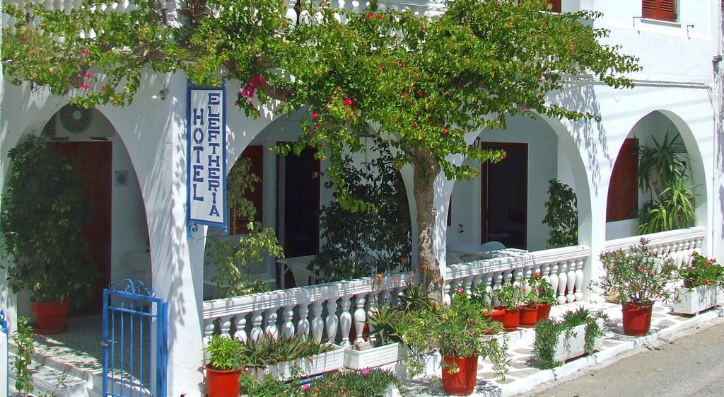 Hotel Eleftheria Parikia  Bagian luar foto