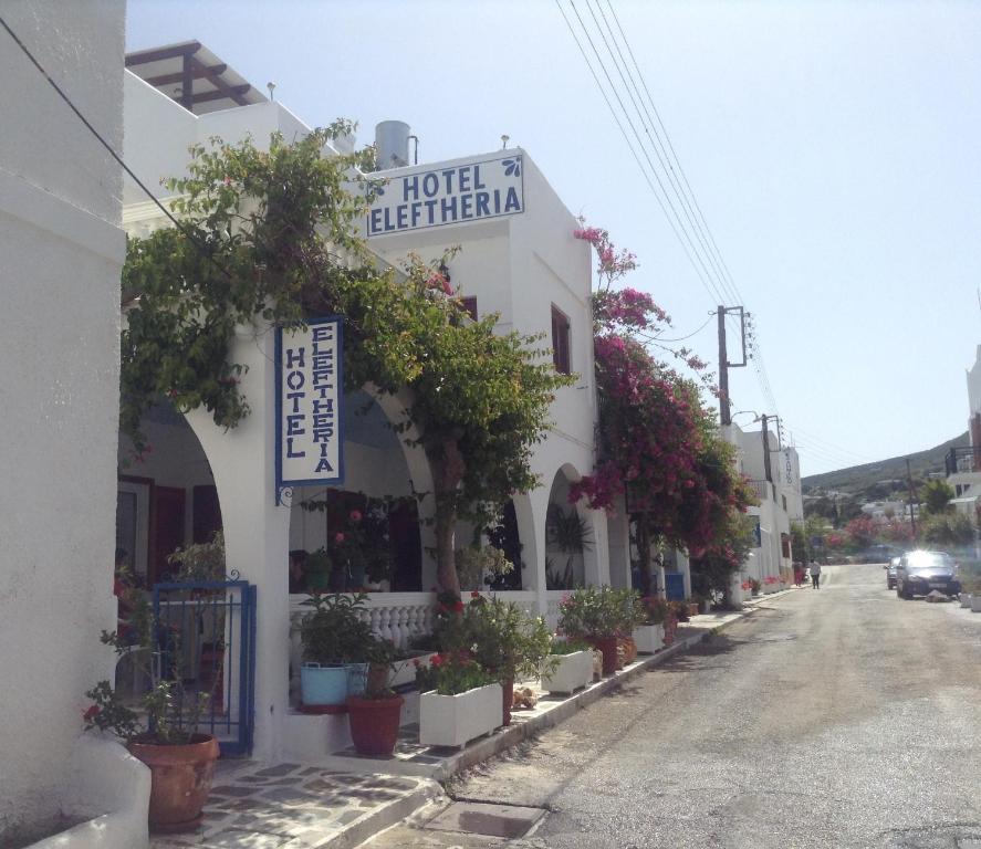 Hotel Eleftheria Parikia  Bagian luar foto